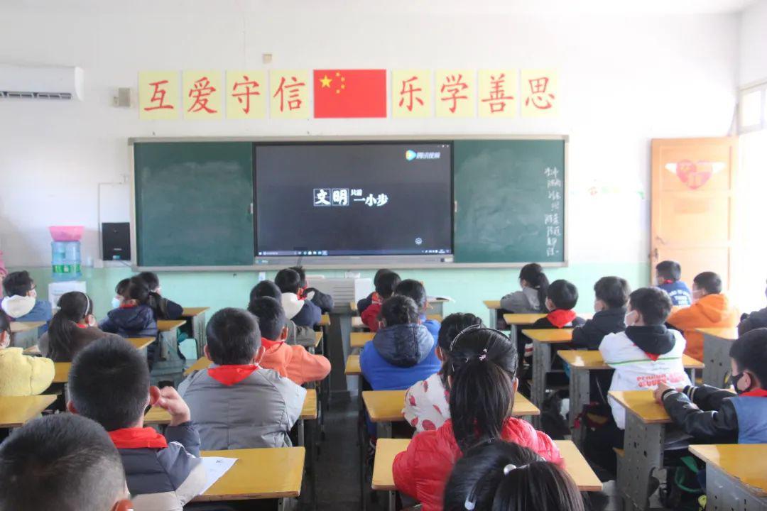 中国篮球最牛老板被重罚 不满判罚怒推+当众训斥主帅 名帅颜面尽失